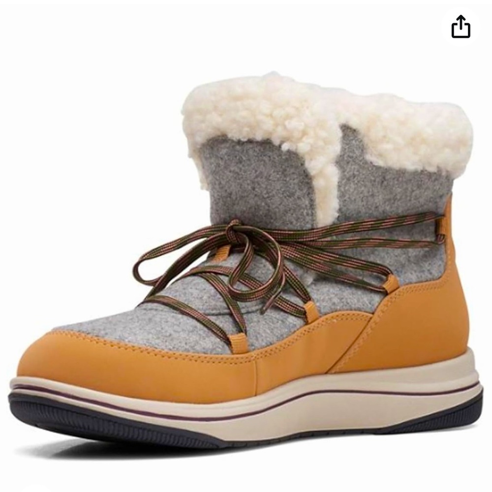 NWOB - CLARKS Cloudsteppers Breeze Glacier Lace-Up Faux-Shearling Booties